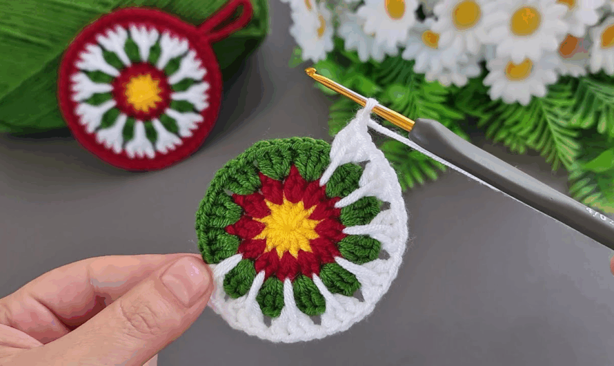 How to make crochet Christmas wreath ornaments